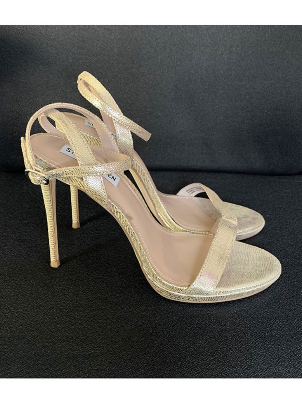 Steve Madden Women's "Wafer " Gold Platform Sandals Size: 9.5M
